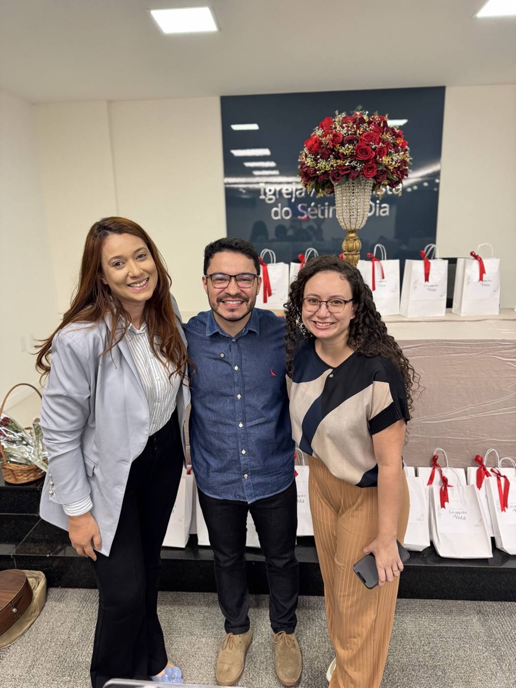 Thiago e Edlyn com a organização do curso de noivos